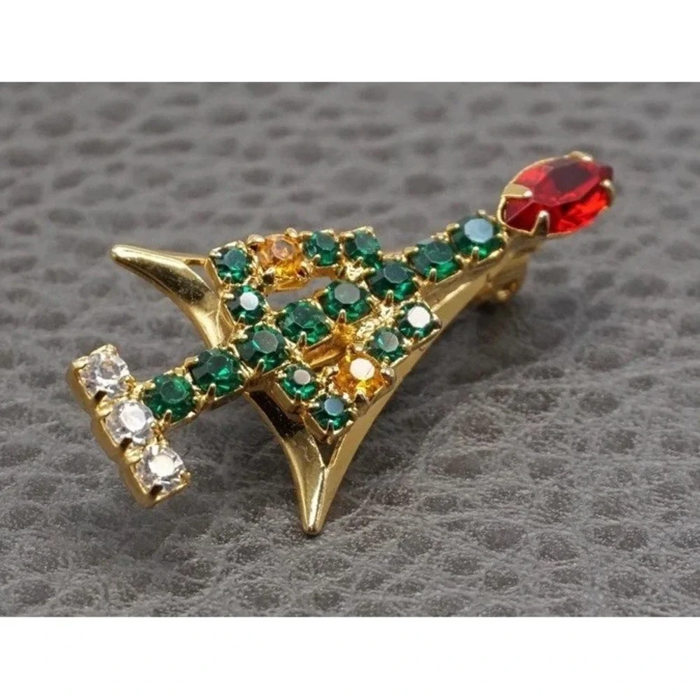 Vintage Christmas Tree Brooch Red Crystal Green Rhinestone Gold Tone Modernist